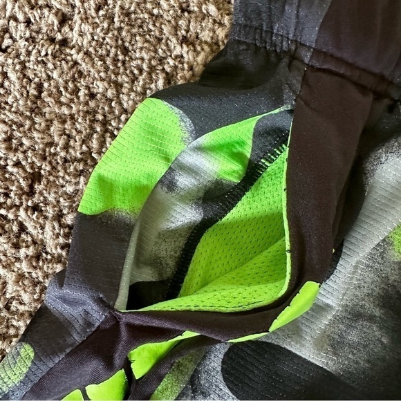 Russell boys athletic shorts XL 14-16 black green gray - Picture 2 of 6